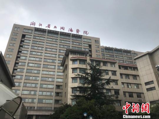 圖為 傷者被送往浙江省立同德醫(yī)院。 張斌 攝 點(diǎn)擊進(jìn)入下一頁(yè)